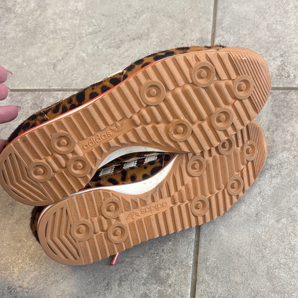 ✨adidas Samba OG Calf Hair Leopard-Print Sneakers with Orange Laces - Picture 4 of 8